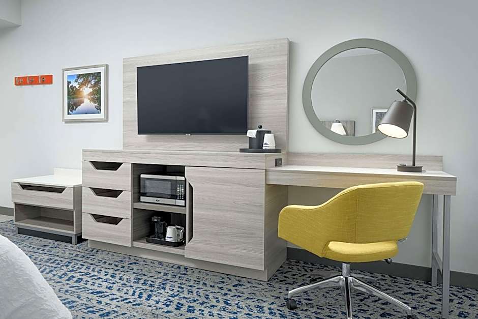 Photo 1 of 4 of 1 King Bed, Hearing Accessible