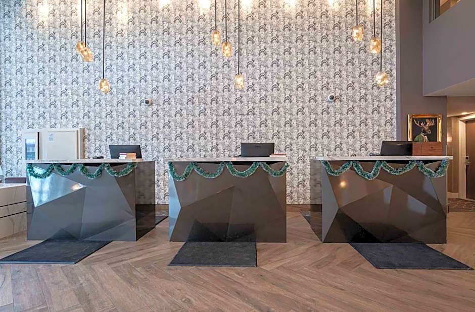 Sandman Signature Ottawa Airport Hotel