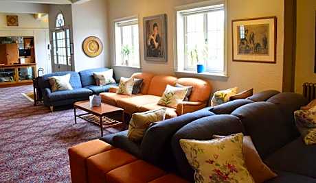 The Knoll House