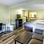 Super 8 by Wyndham Jackson MS Near the Fairgrounds