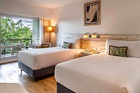 Deluxe Room with Two Single Beds and Waterfall View