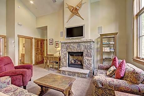 Deluxe Two-Bedroom Apartment
