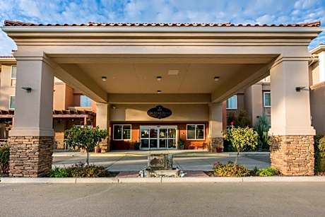 The Oaks Hotel & Suites