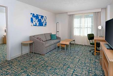 King Suite - Mobility Access/Non-Smoking