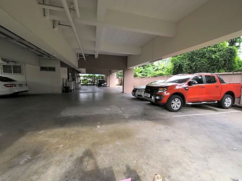Thanapa Place – Bangkok, NY