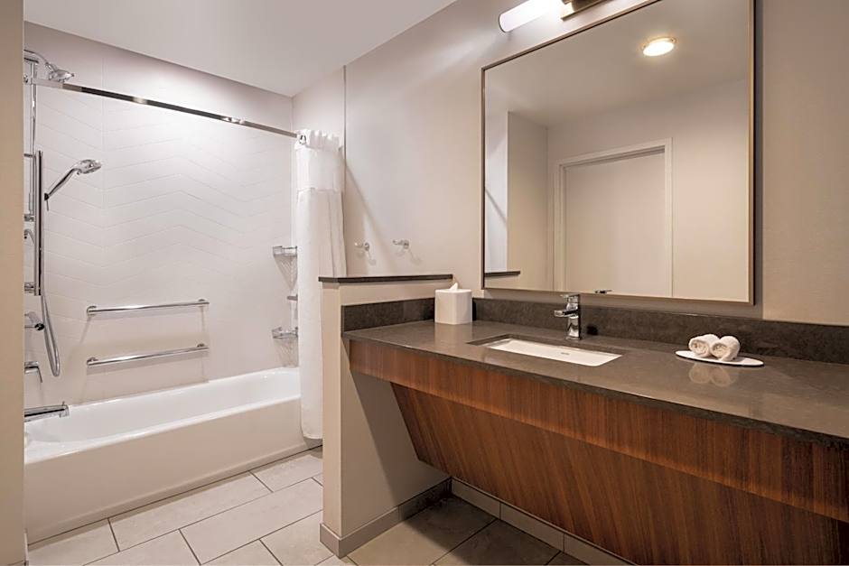 Fairfield Inn & Suites by Marriott Cleveland Tiedeman Road