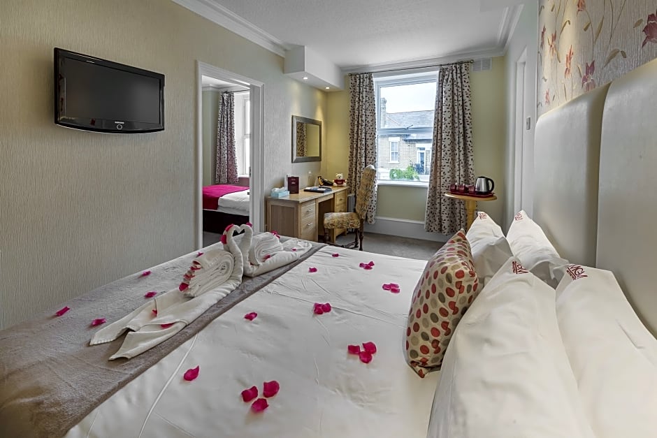 Muthu Westcliff Hotel (Near London Southend Airport)