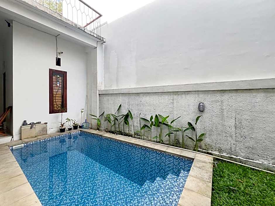Kanha Homestay near Pantai Pandawa RedPartner