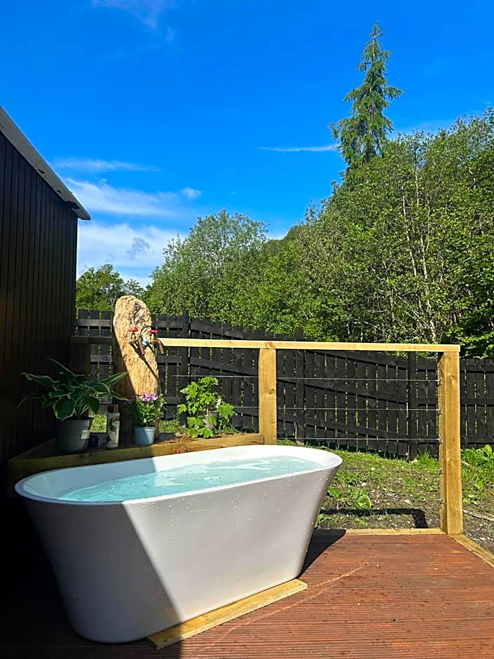 Appin Holiday Homes -Caravans, Lodges, Shepherds Hut and Train Carriage stays