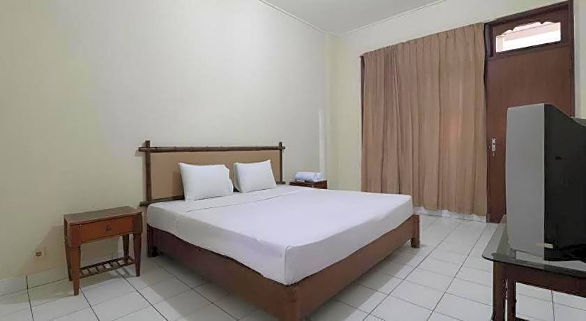SPOT ON 2426 Hotel Aget Jaya Ii