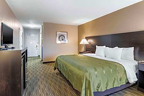 1 King Bed, Nonsmoking, Accessible