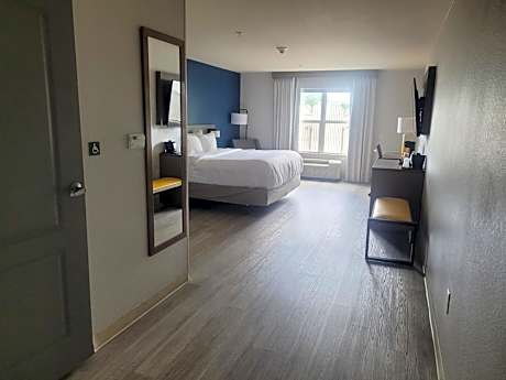 King Room with Roll-in Shower - Disability Access/Non-Smoking