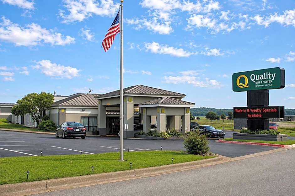 Quality Inn & Suites Moline - Quad Cities