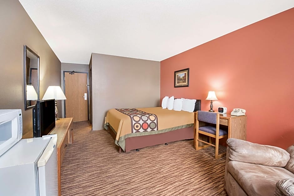 Super 8 by Wyndham Warroad