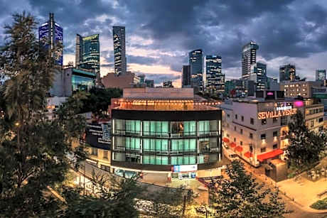 L104 New Studio apt 2Bdrm 1bath fits 6 AC Rooftop L104 New Studio apt 2Bdrm 1bath fits 6 AC Rooftop