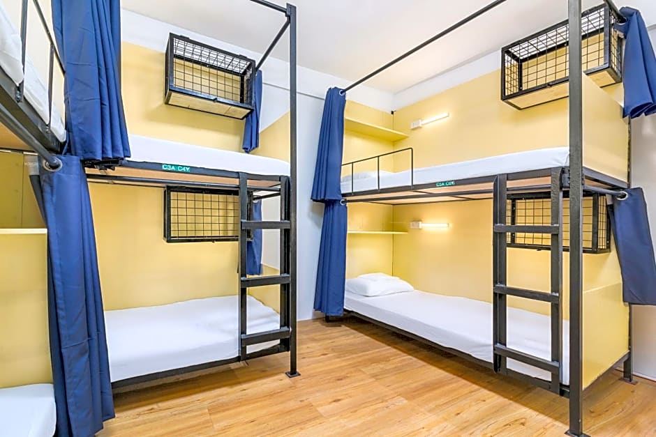 Nomad's Hub - Best Value Co-living Hostel
