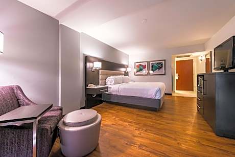 Standard Queen Room
