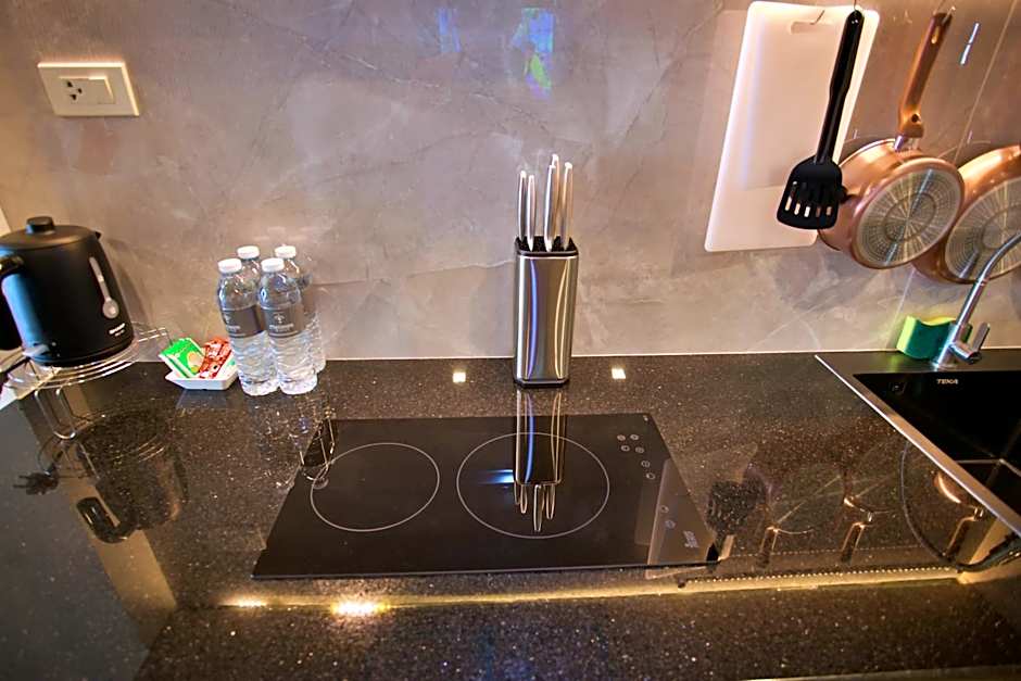 Platinum Hotel and Apartments