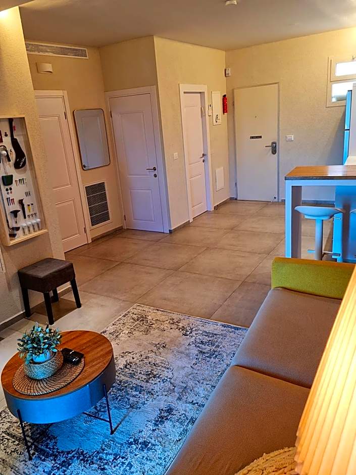 Neot Golf, Ziv's Place