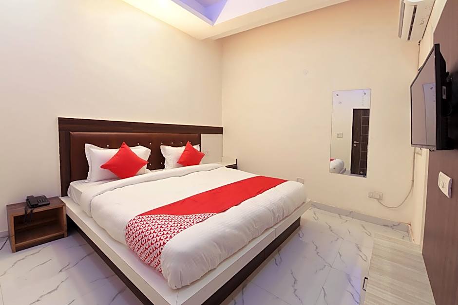 Hotel O The Signature Hotel Near Iskcon Temple Noida