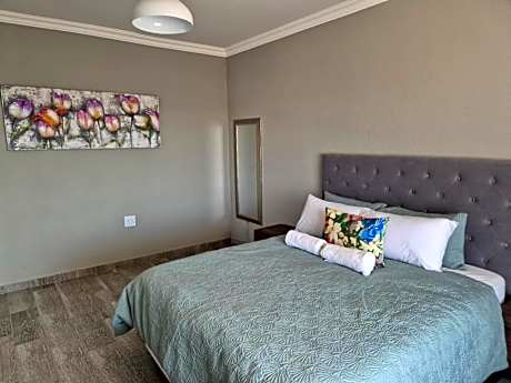 Luxury Queen Room