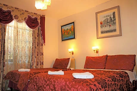 Family Room (5 Adults)