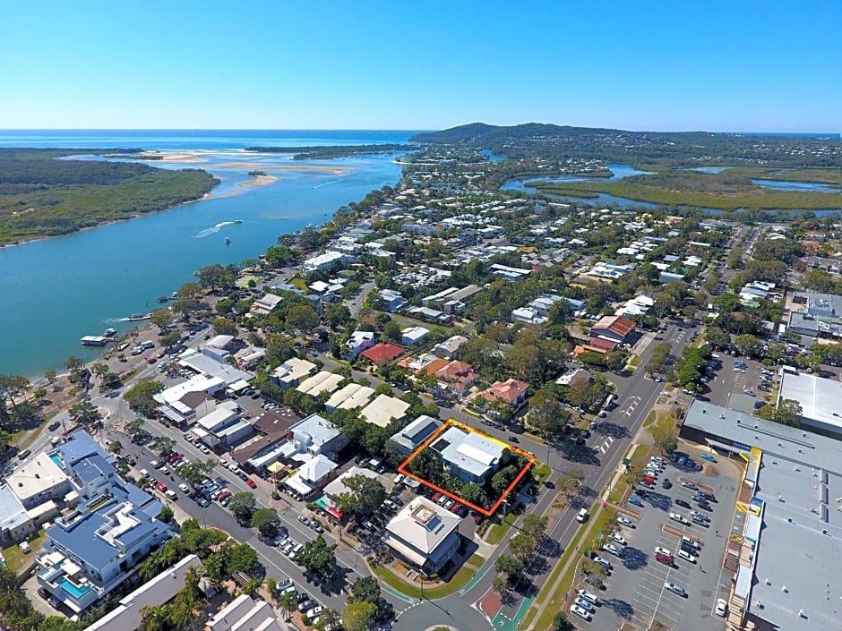 Noosa River Sandy Shores Hotel