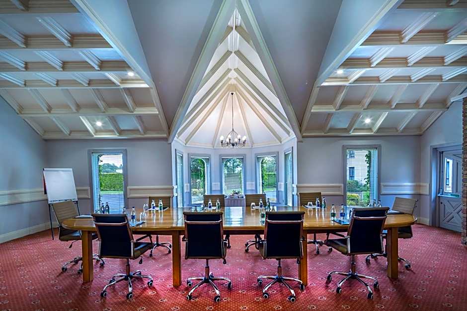 Treacys Oakwood Hotel, Shannon