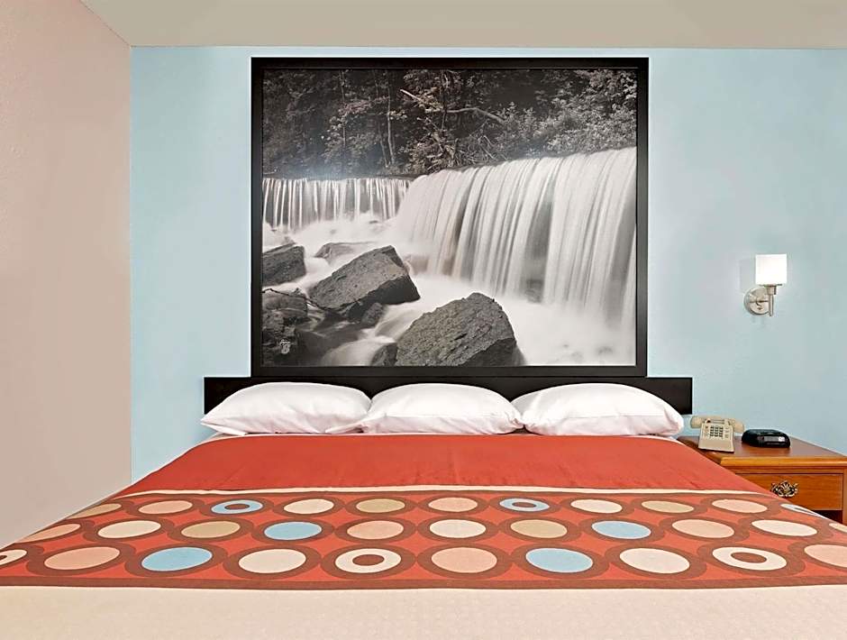 Super 8 by Wyndham Rock Port MO