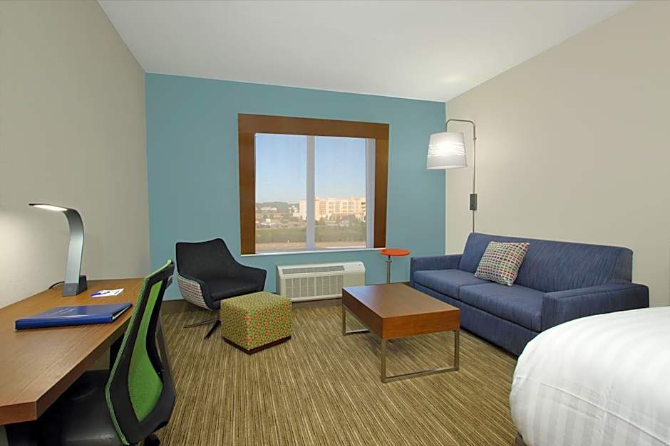 Holiday Inn Express & Suites Columbus North By IHG