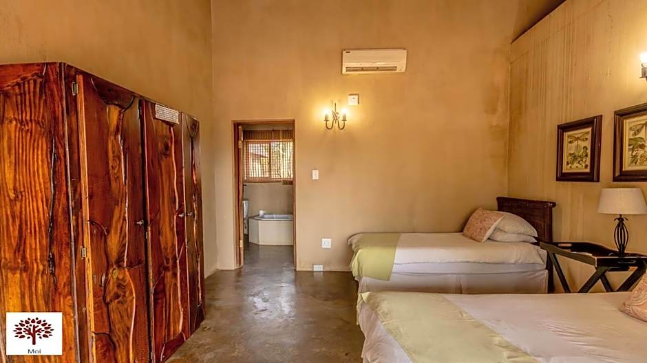 Zebula Golf and Wildlife Estate - Porcupine Strolling Pax 8 - Moi Signature Luxury villa