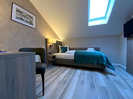 Single Room with Shared Bathroom