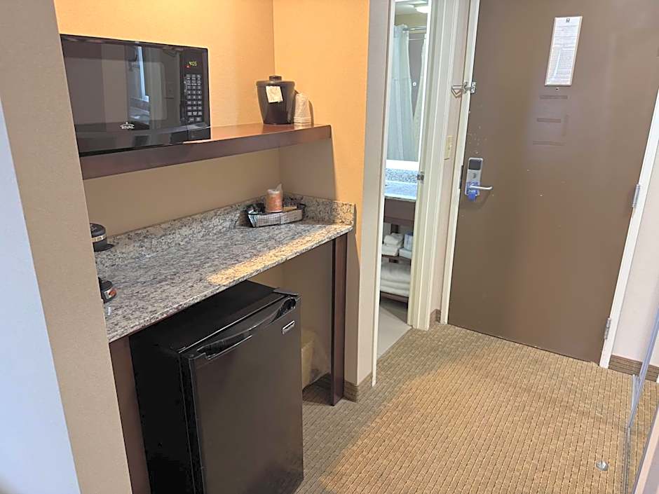 Wingate by Wyndham Utica