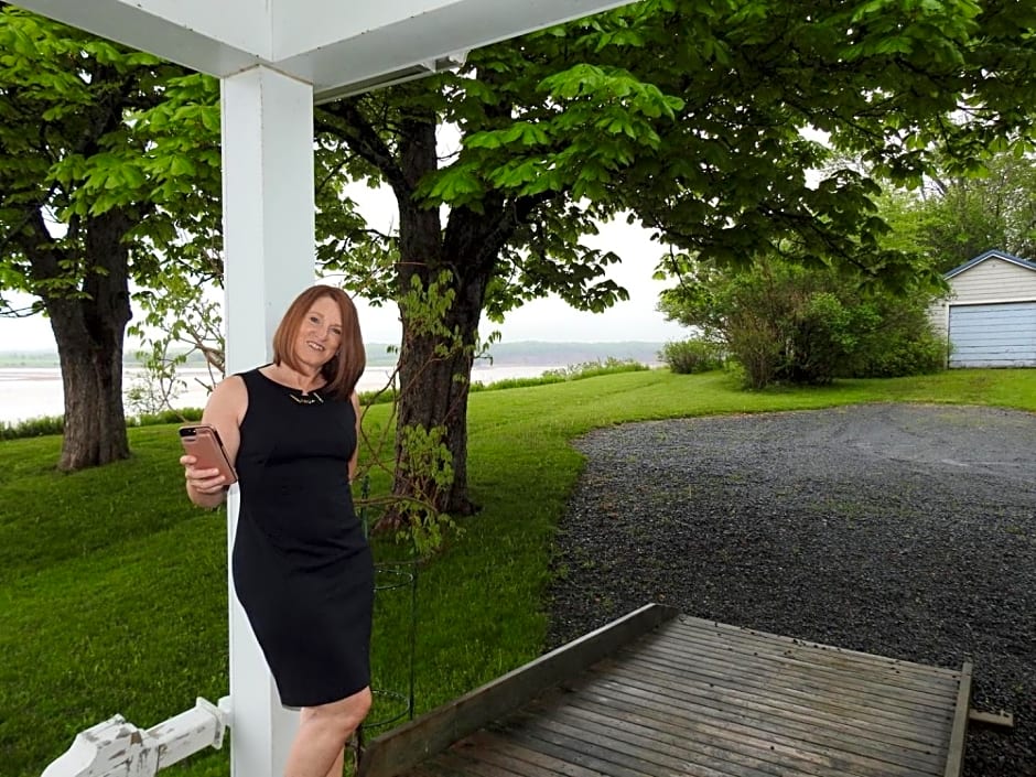 Cresthaven By the Sea