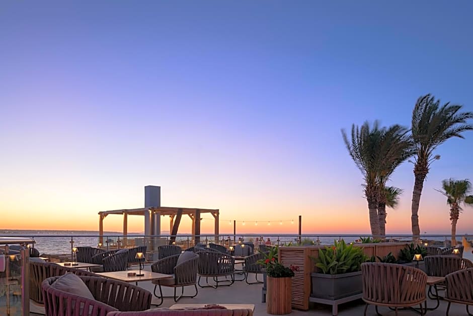 High Beach White - Adults Only