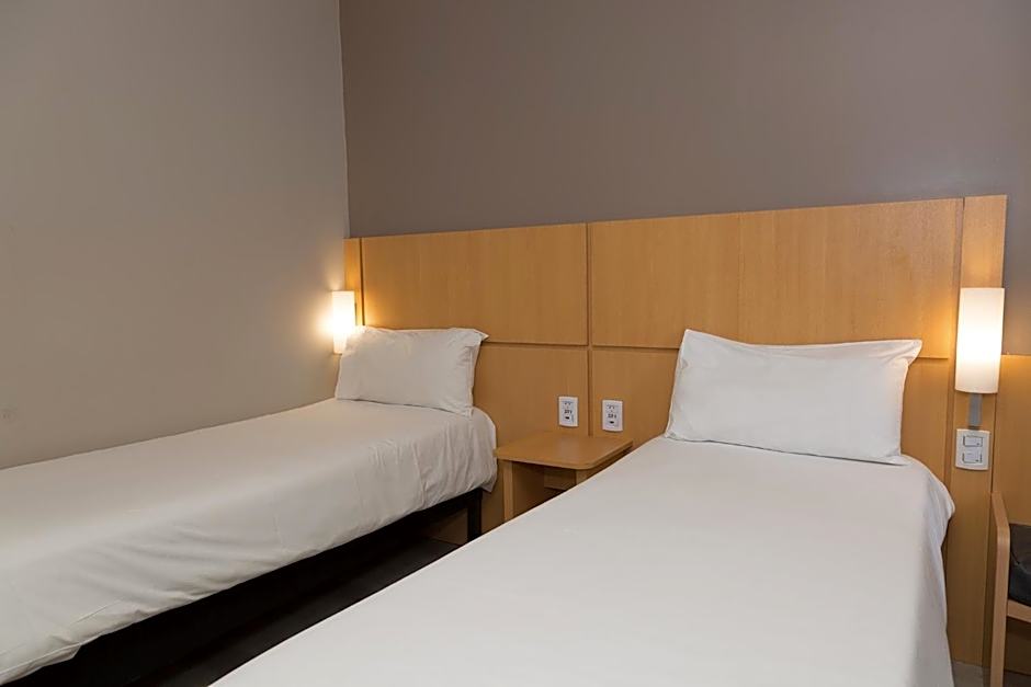 Hotel Ibis Buenos Aires Congreso