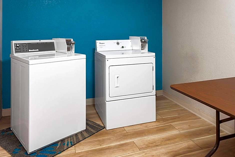 Days Inn by Wyndham Eagle River