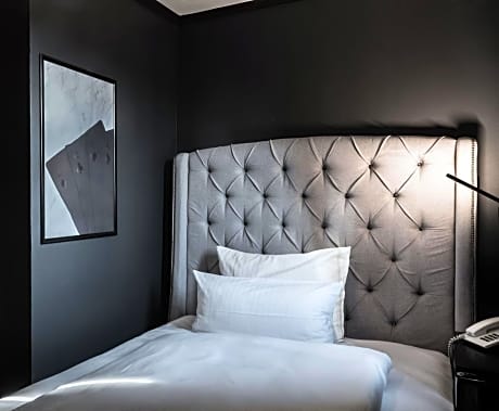 Single Room with Shared Toilet
