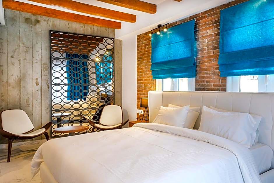 Royal Hotel and Suites