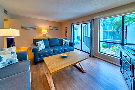 Siesta Key Beach - 2 Bedroom - 3 Beds - 3 Bathroom Duplex with Heated Swimming Pool