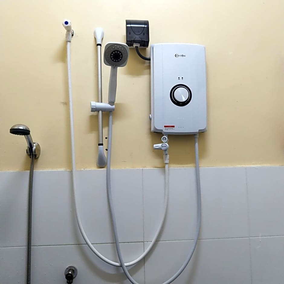 Happy Raub Guest House