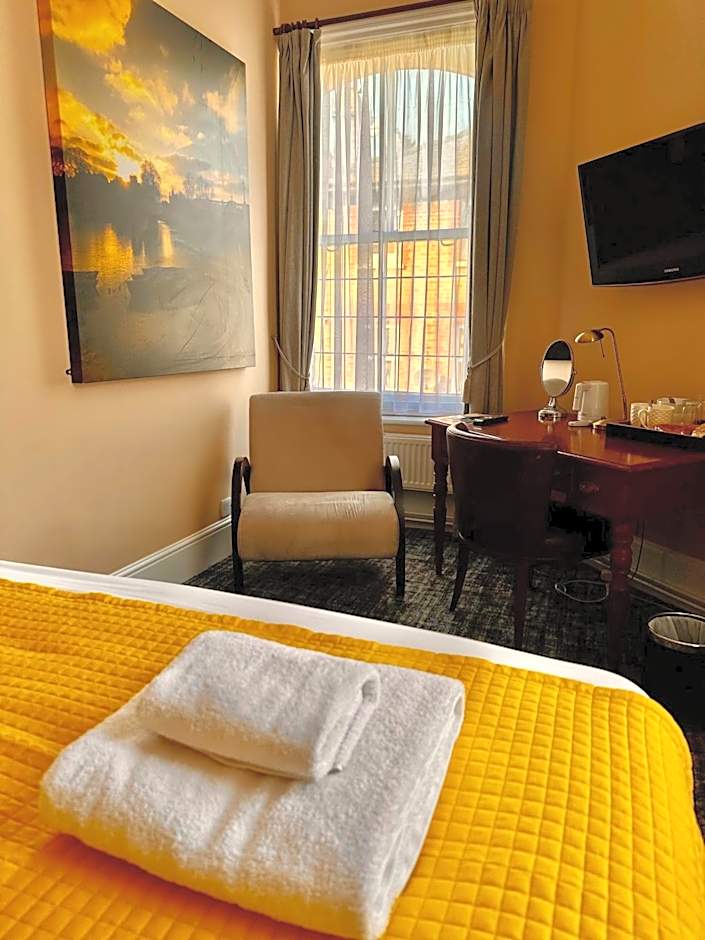 The Red Cow - Guest House