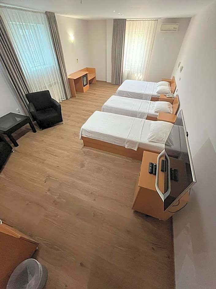 Triple Room — 4 fotoğraftan 1. fotoğraf