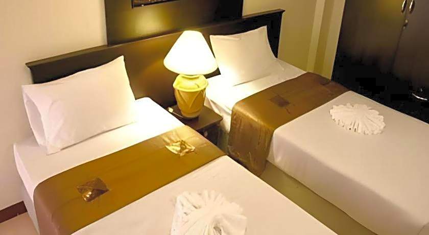 Grand Pinnacle Hotel