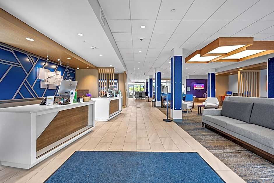 Holiday Inn Express & Suites Marinette By IHG