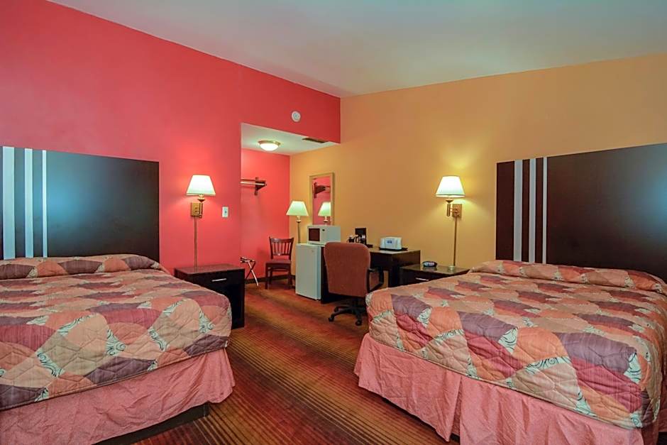 Rodeway Inn Macarthur Airport