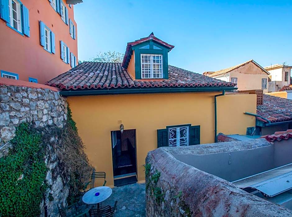 Byron Traditional Hotel