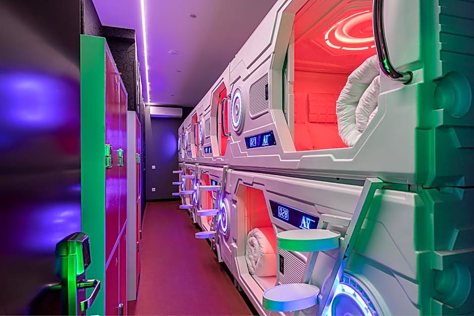 Art Seven Hostel Capsules