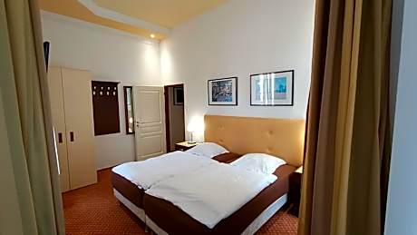 Standard Double Room with Shared Bathroom