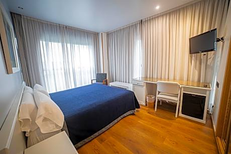 Queen Room with Spa Bath